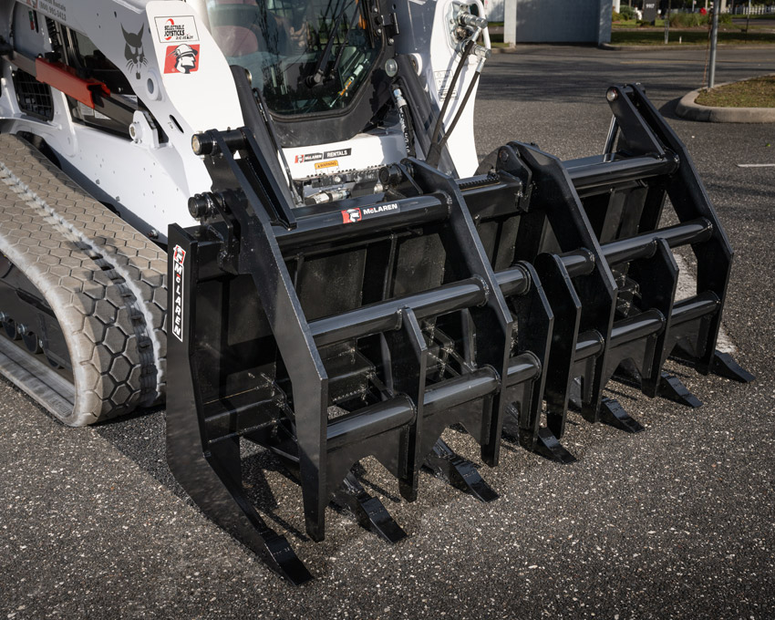 heavy duty grapple bucket on bobcat skid steer